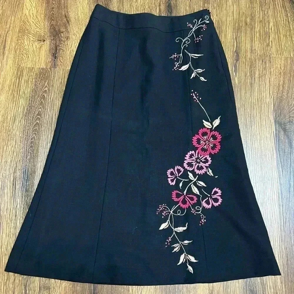 Ann Taylor LOFT embroidered skirt Sz 0‎